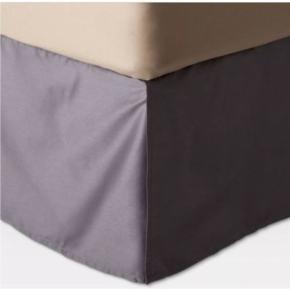 THRESHOLD Queen Gray Bed Skirt Lightly Used - Picture 2 of 7